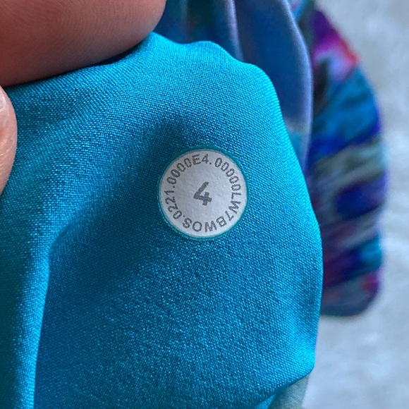 Lululemon Seawheeze Tracker Euphoria Multi Size 4 RARE & PERFECT - Picture 8 of 13